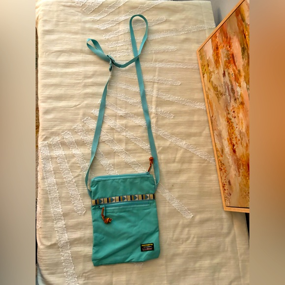 L.L. Bean Mountain Classic Crossbody Bag Nylon Ocean Teal 7” x 8.5” - Picture 4 of 4
